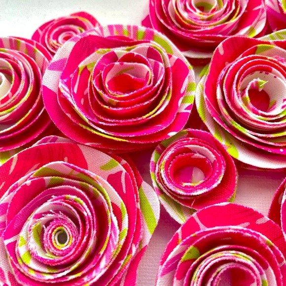 Fabric flowers on canvas wall art - Picture 3 of 3